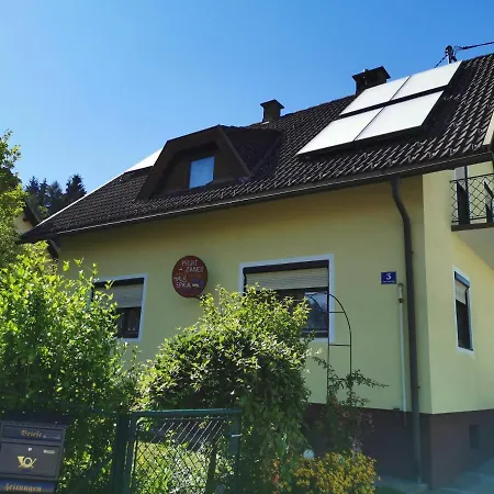 Privatunterkunft Haus Erika *